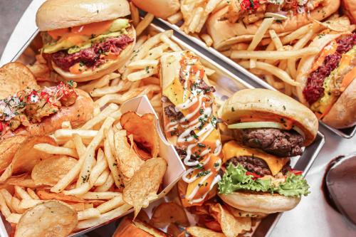 Stack Jakarta, Burger Isian Daging Wagyu Hingga Lobster